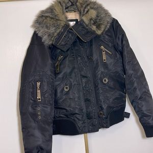 Black nylon canvas type material super puff cropped puffer jacket size Large